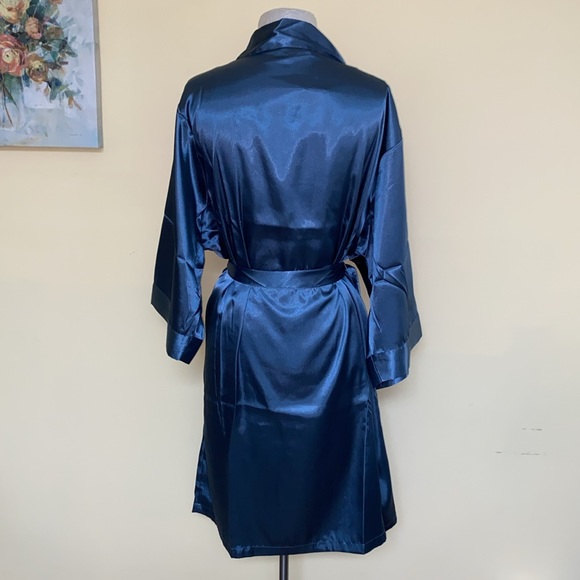 DB Studio Robe - NWT - Picture 2 of 3